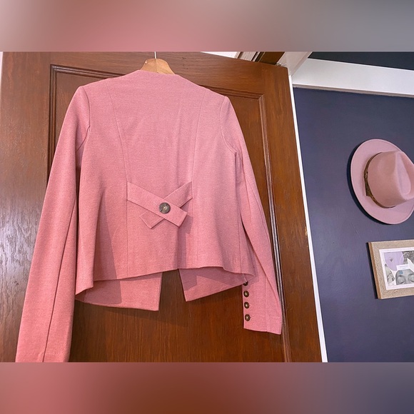 NWOT CAbi Tailored Blazer (Retails $199) - Picture 6 of 6